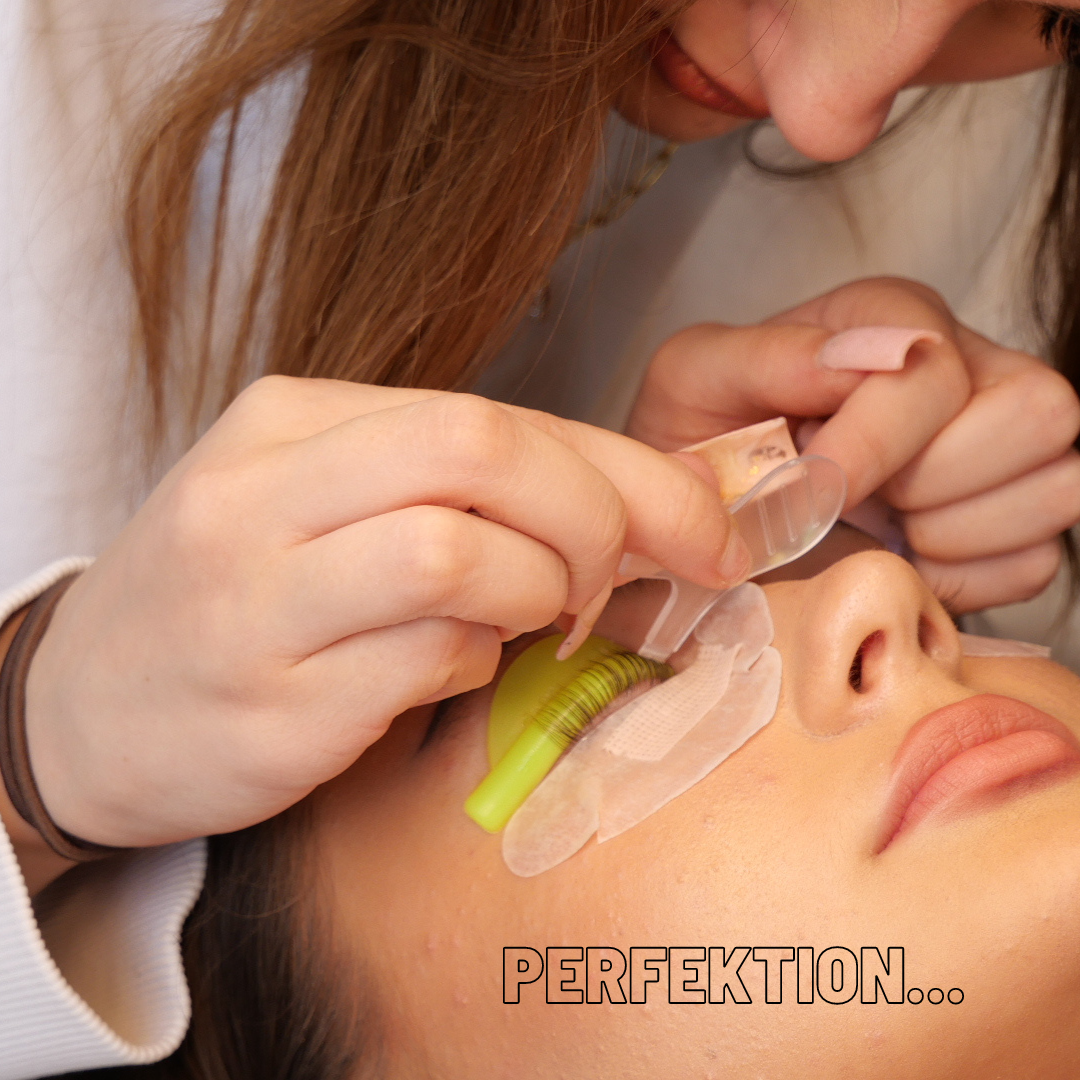 Wimpernverlängerung 1:1 & Volumen Lashlifting & Browlifting Schulung